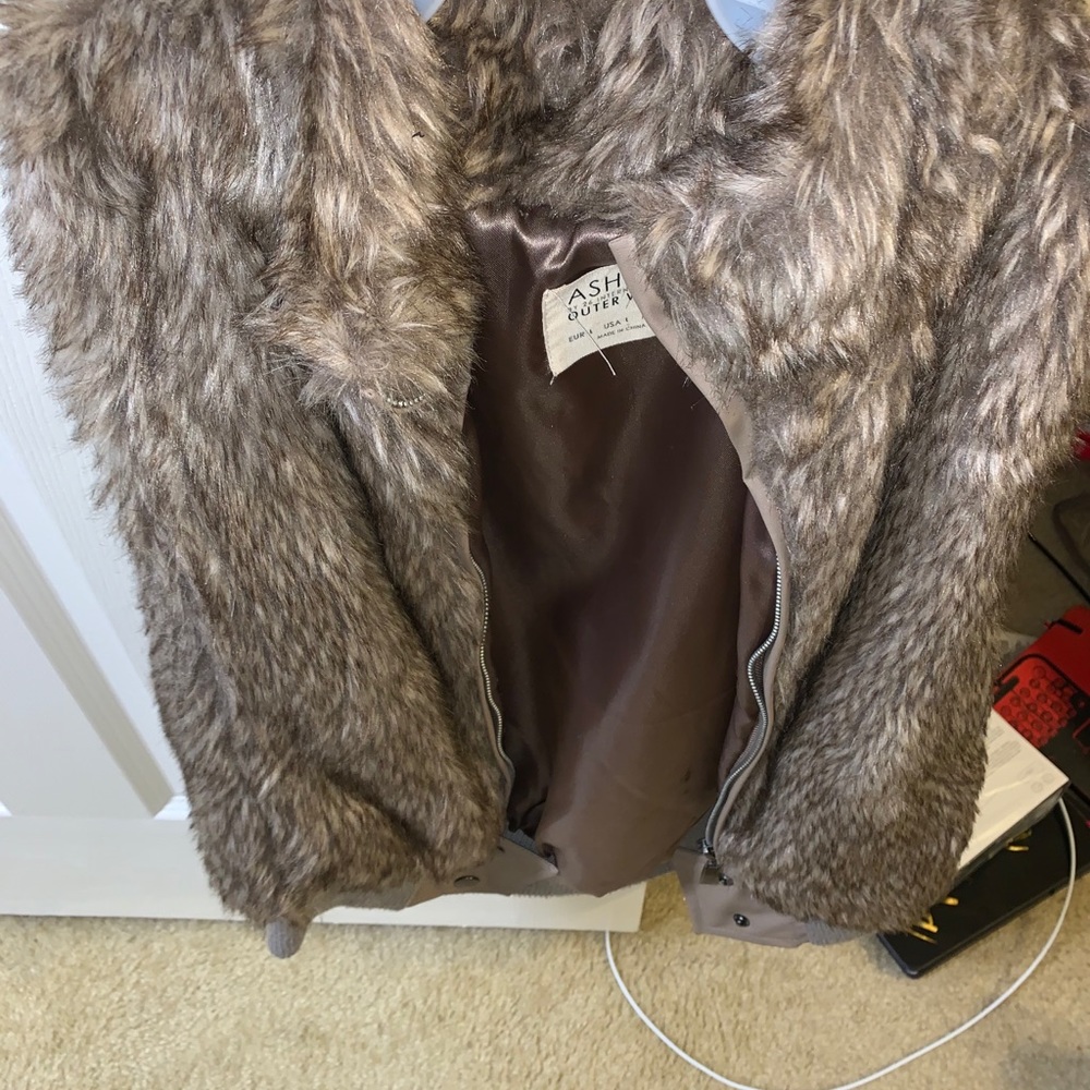 Vest - Picture 2 of 2